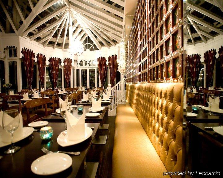 Fines Bayliwick Hotel Брэкнэлл Экстерьер фото