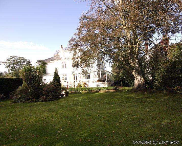Fines Bayliwick Hotel Брэкнэлл Экстерьер фото