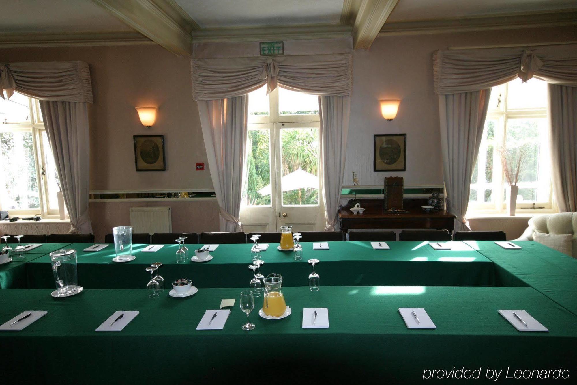 Fines Bayliwick Hotel Брэкнэлл Экстерьер фото