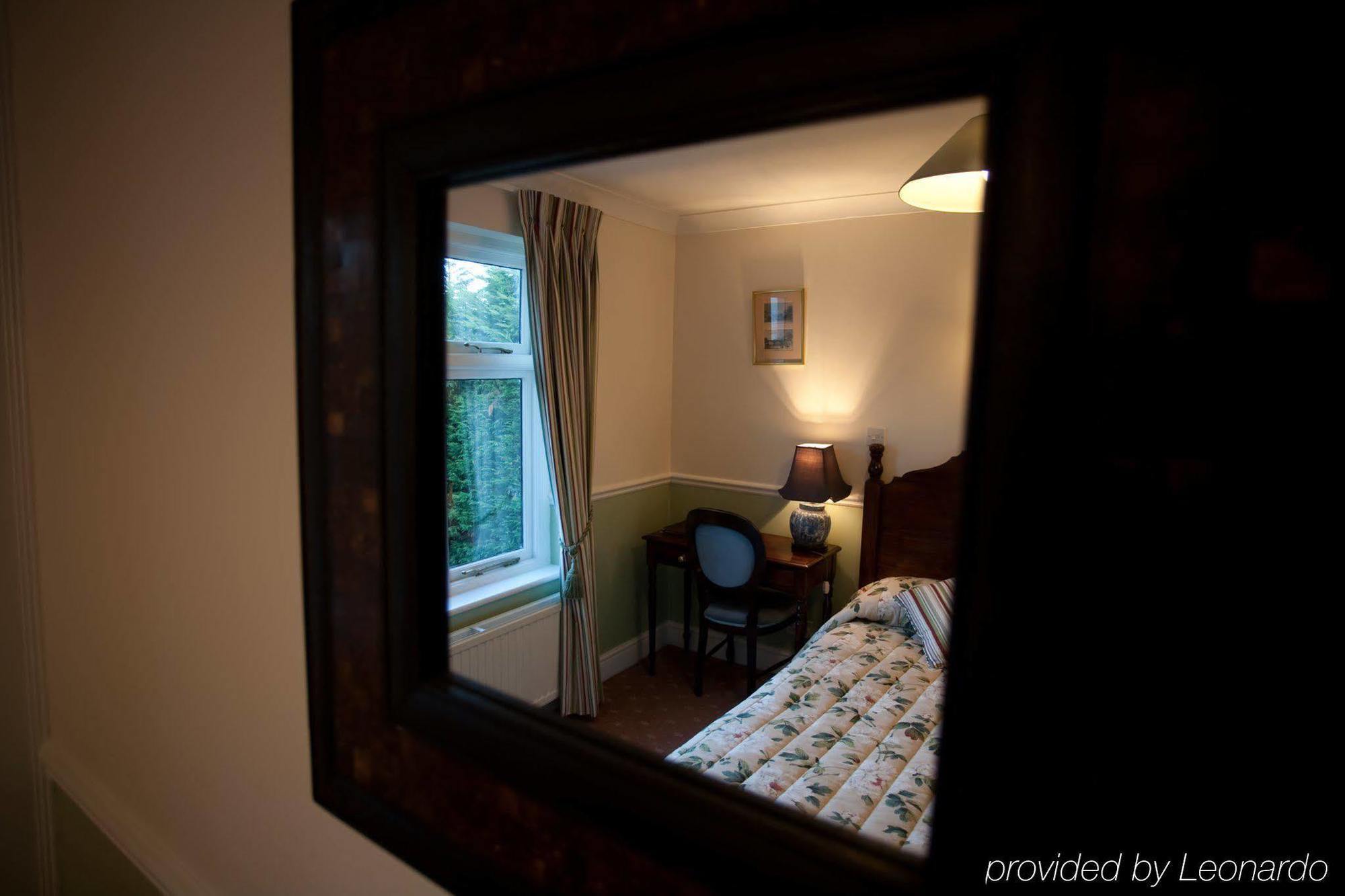 Fines Bayliwick Hotel Брэкнэлл Экстерьер фото