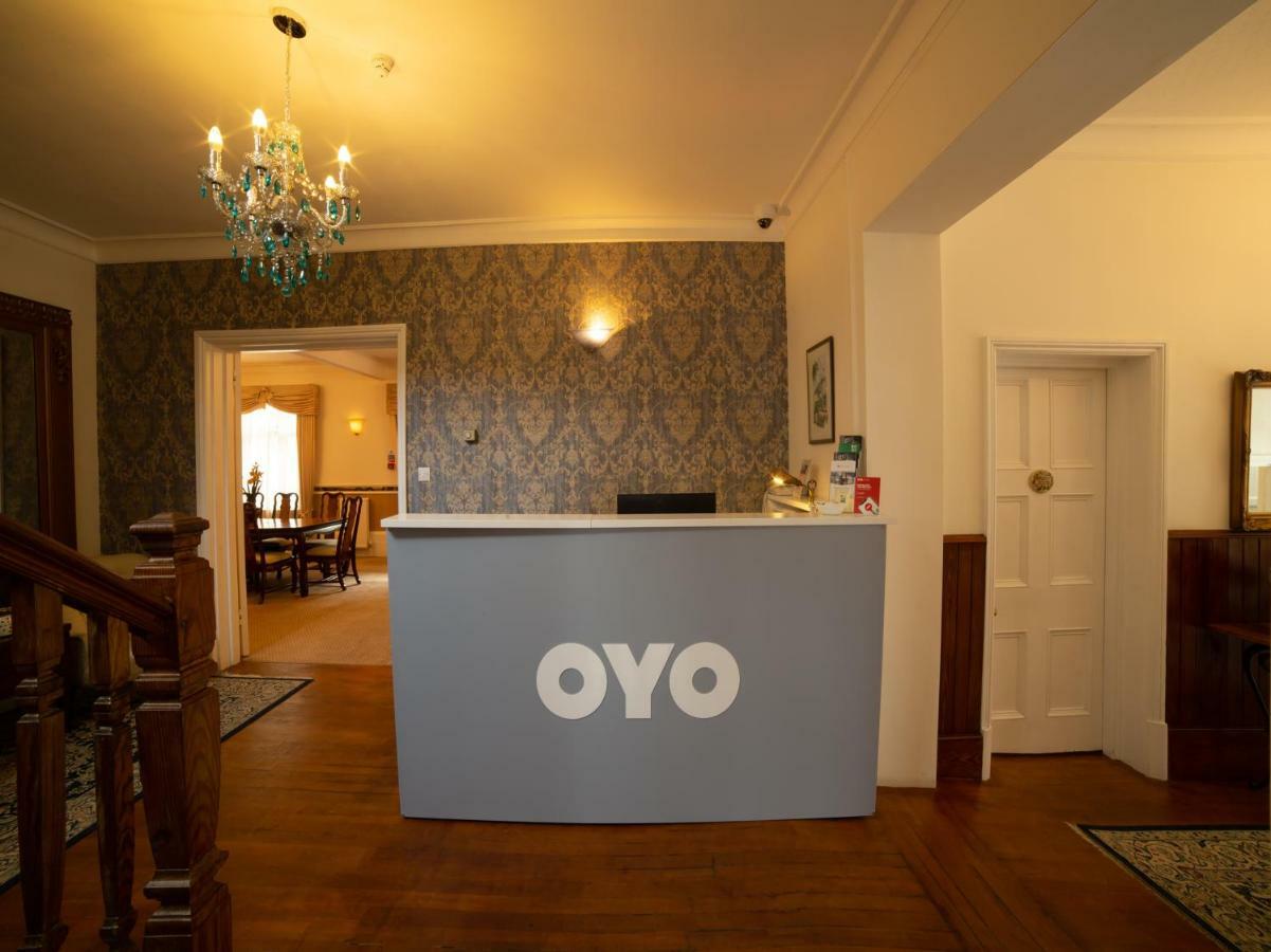 Fines Bayliwick Hotel Брэкнэлл Экстерьер фото