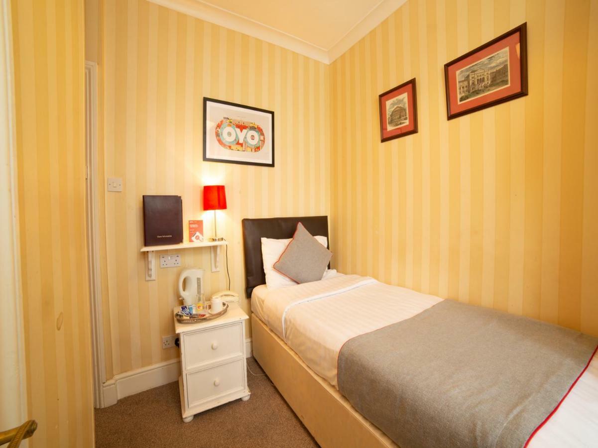 Fines Bayliwick Hotel Брэкнэлл Экстерьер фото