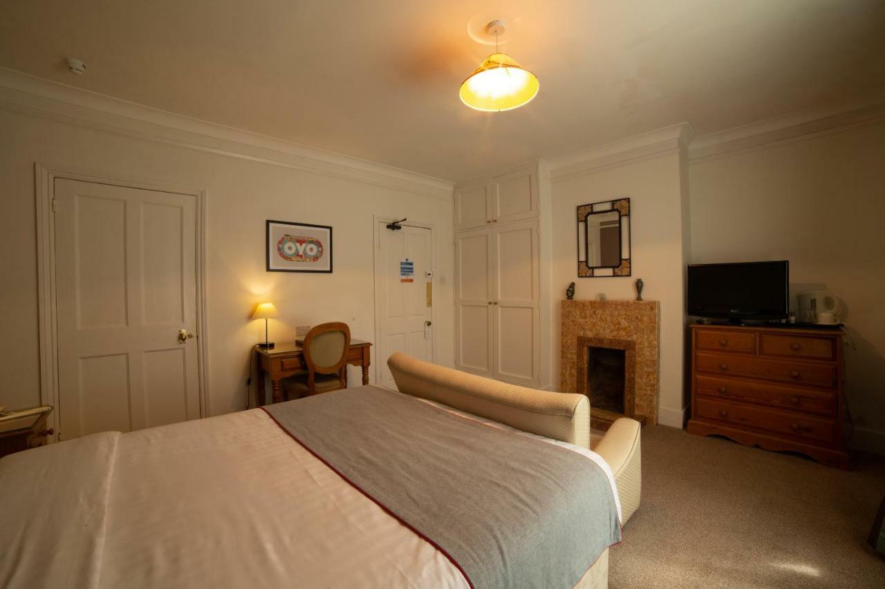 Fines Bayliwick Hotel Брэкнэлл Экстерьер фото