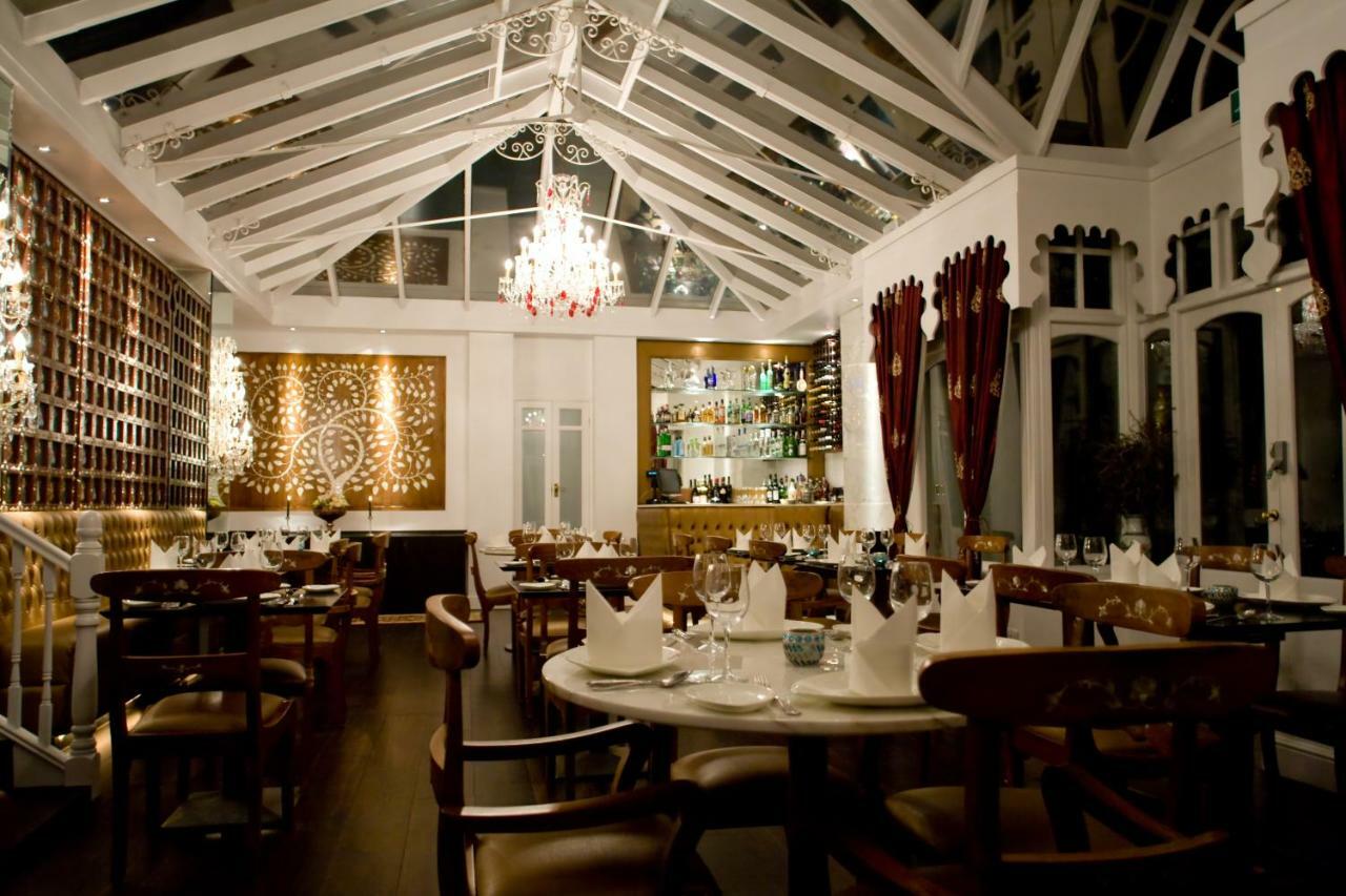 Fines Bayliwick Hotel Брэкнэлл Экстерьер фото