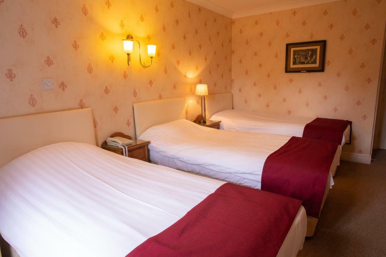 Fines Bayliwick Hotel Брэкнэлл Экстерьер фото